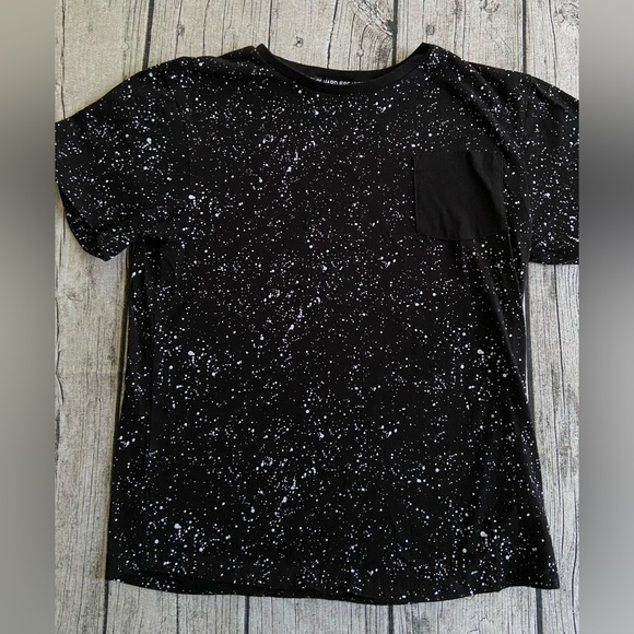 Youth crew neck short sleeve tee. Black with white spots. Boys size XL. - Picture 2 of 6